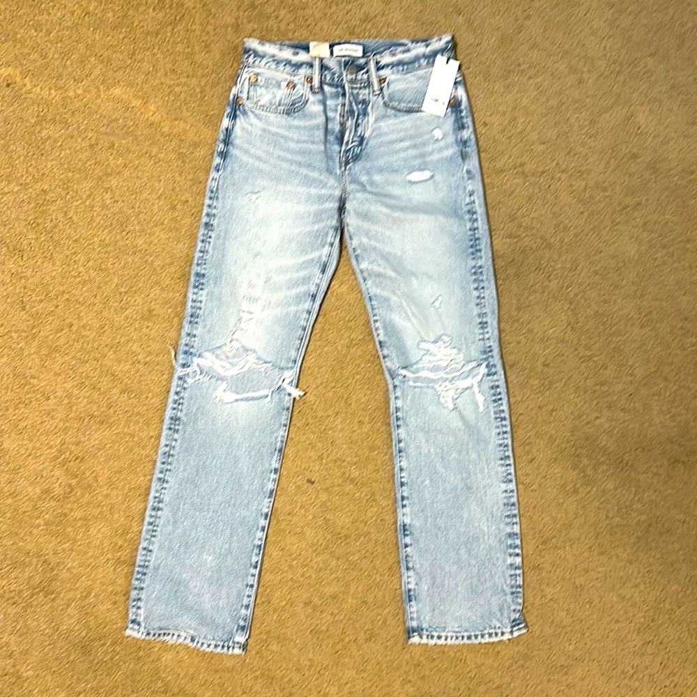 NWT AE77 “The Western” straight leg, ripped knees jeans size 25